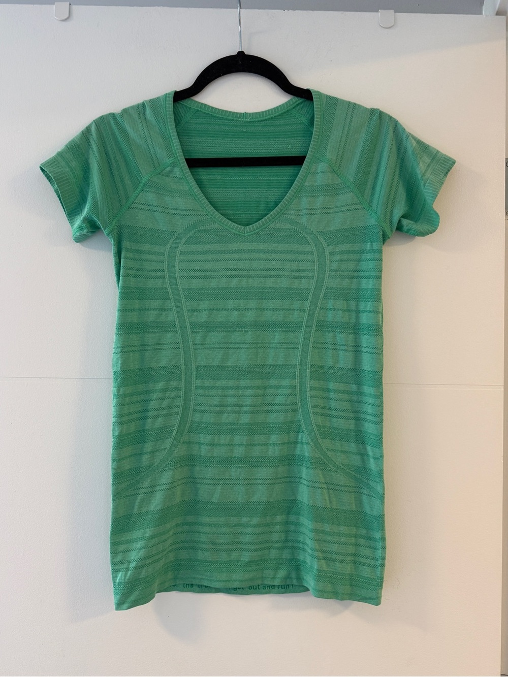 Lululemon Run Swiftly Tech V Neck Very Green Size 4